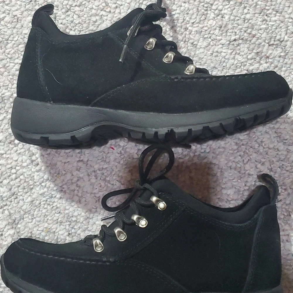 Shoes - Picture 2 of 5